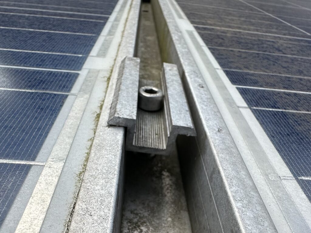 zonnepanelen service controle zonnepanelen verplaatsen nieuw dak dakpannen vervangen dak isoleren
